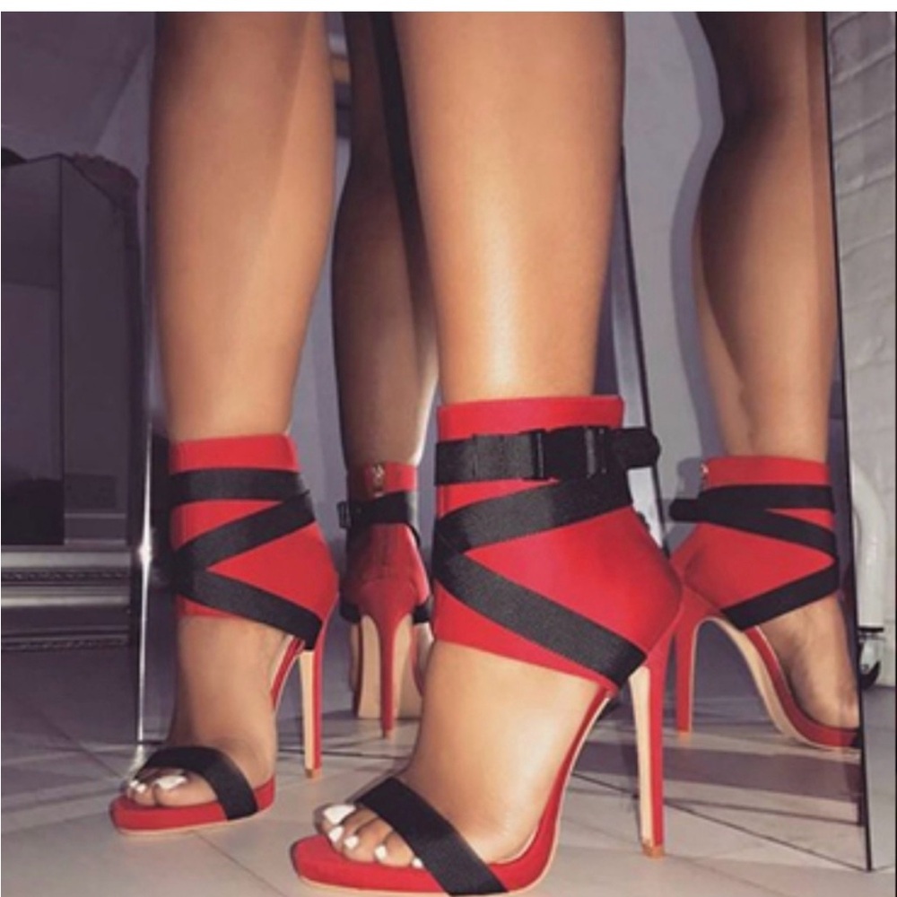 Simmi London Jamilla Red Buckle Stileto Women's Heels. Size 6